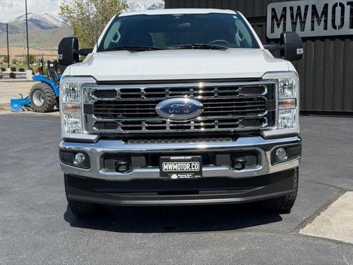 Oxford White 2024 Ford F-250 XLT