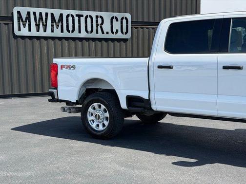 Oxford White 2024 Ford F-250 XLT