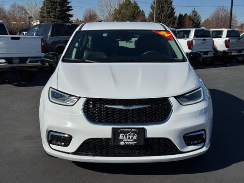 Bright White Clearcoat 2024 Chrysler Pacifica Hybrid Select