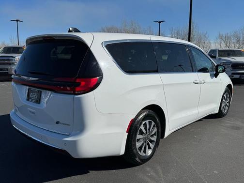 Bright White Clearcoat 2024 Chrysler Pacifica Hybrid Select