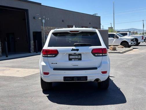 Bright White Clearcoat 2021 Jeep Grand Cherokee Laredo X