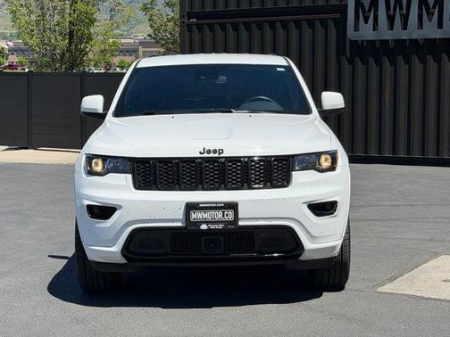 Bright White Clearcoat 2021 Jeep Grand Cherokee Laredo X