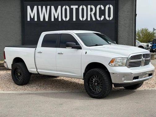 Bright White Clearcoat 2014 RAM 1500 SLT