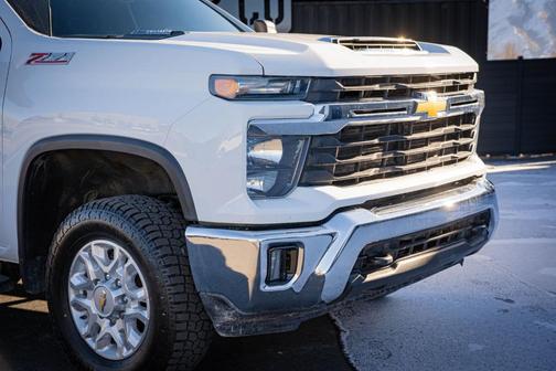 Summit White 2024 Chevrolet Silverado 2500 LT