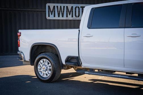 Summit White 2024 Chevrolet Silverado 2500 LT