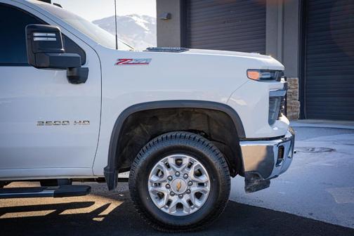 Summit White 2024 Chevrolet Silverado 2500 LT