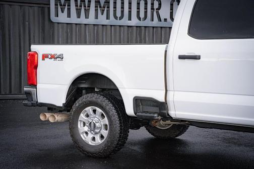 Oxford White 2024 Ford F-250 XLT