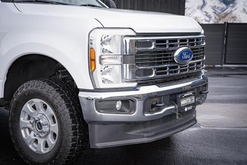 Oxford White 2024 Ford F-250 XLT