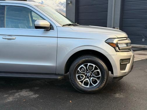 Silver Metallic 2024 Ford Expedition XLT