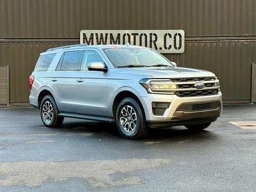Silver Metallic 2024 Ford Expedition XLT