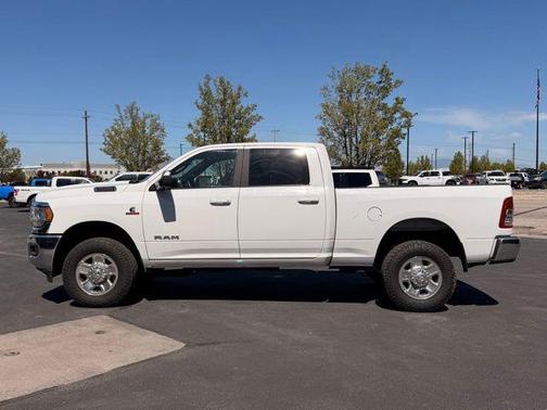 Bright White Clearcoat 2022 RAM 2500 Big Horn