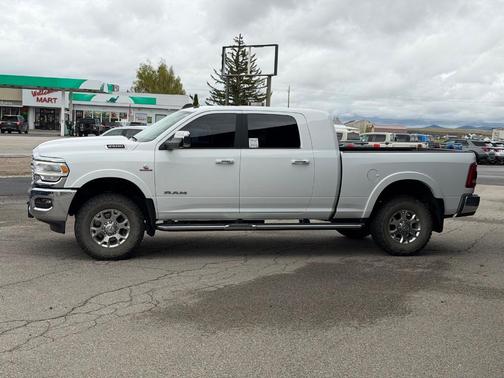 Bright White Clearcoat 2022 RAM 2500 Laramie