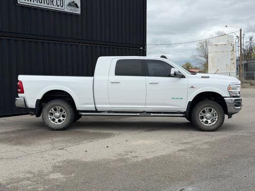 Bright White Clearcoat 2022 RAM 2500 Laramie