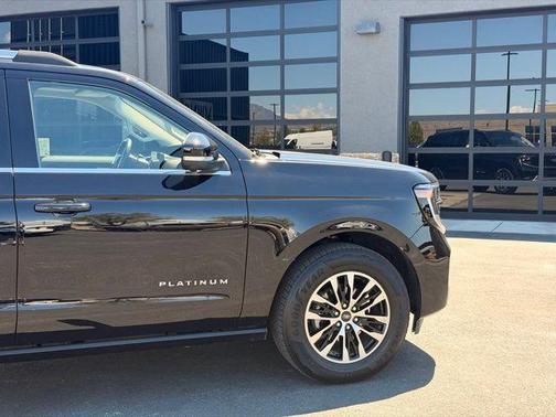 Black Metallic 2025 Ford Expedition Platinum