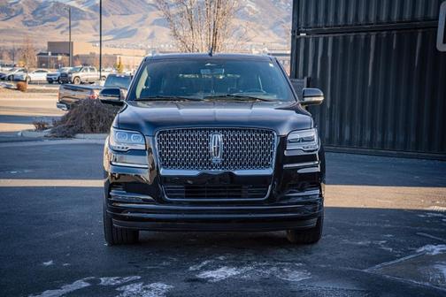 Black Metallic 2024 Lincoln Navigator Reserve