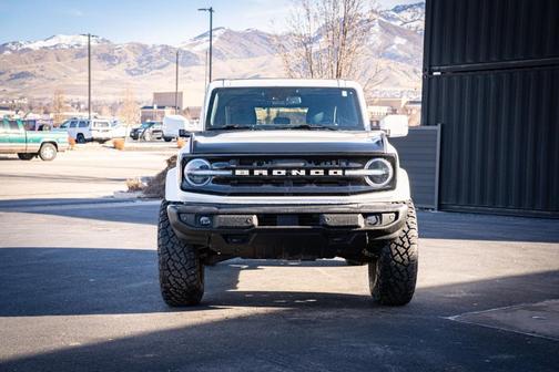 Oxford White 2024 Ford Bronco Outer Banks