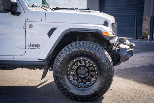 Bright White Clearcoat 2024 Jeep Wrangler Rubicon 392