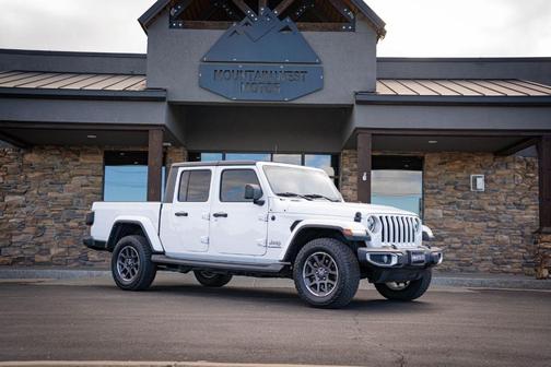 Bright White Clearcoat 2022 Jeep Gladiator Overland