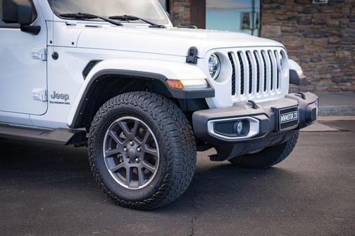 Bright White Clearcoat 2022 Jeep Gladiator Overland
