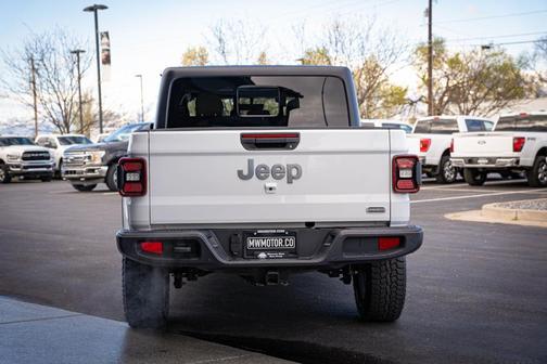 Bright White Clearcoat 2022 Jeep Gladiator Overland