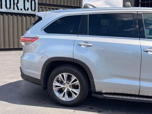 Silver Sky Metallic 2014 Toyota Highlander XLE
