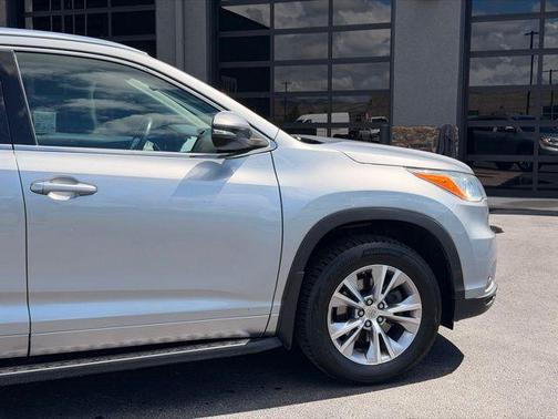 Silver Sky Metallic 2014 Toyota Highlander XLE