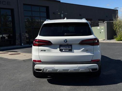 Alpine White 2023 BMW X5 PHEV xDrive45e