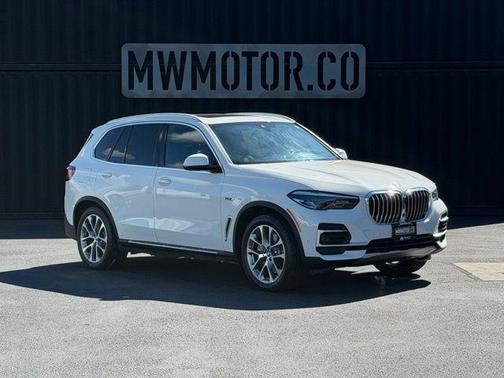Alpine White 2023 BMW X5 PHEV xDrive45e
