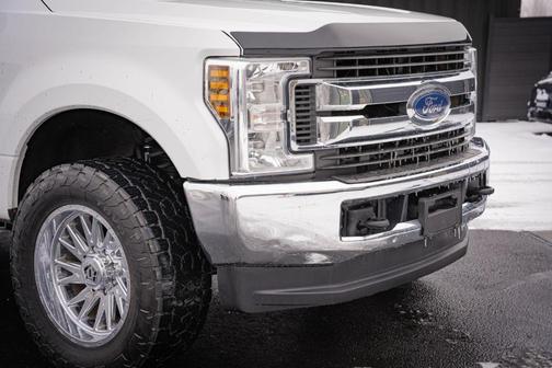 White 2019 Ford F-250 XLT