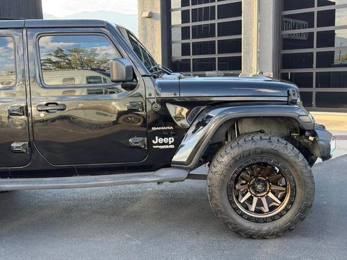Black Clearcoat 2019 Jeep Wrangler Unlimited Sahara