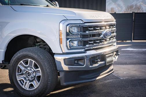 Oxford White 2024 Ford F-250 Lariat