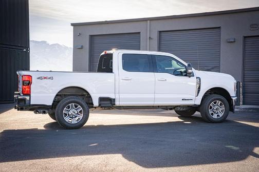 Oxford White 2024 Ford F-250 Lariat