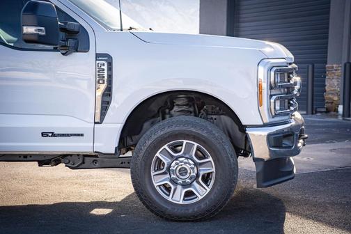 Oxford White 2024 Ford F-250 Lariat