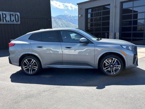 Gray Metallic 2025 BMW X2 xDrive28i