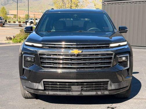 Mosaic Black Metallic 2024 Chevrolet Traverse LT