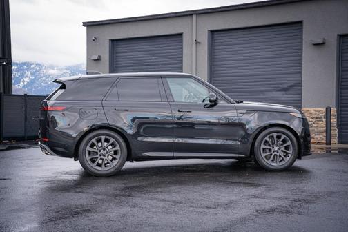 Santorini Black 2024 Land Rover Range Rover Sport Dynamic SE