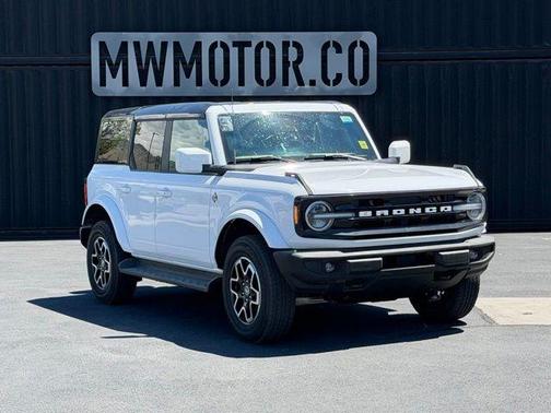 White 2025 Ford Bronco Outer Banks