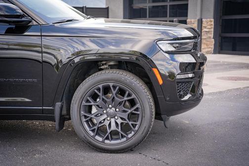 Diamond Black 2025 Jeep Grand Cherokee Summit