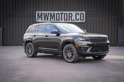Diamond Black 2025 Jeep Grand Cherokee Summit