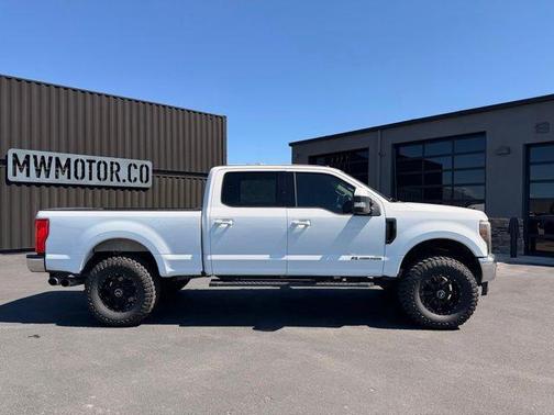 Oxford White 2017 Ford F-250 Lariat