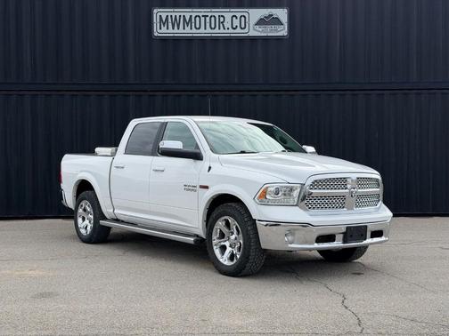 Bright White Clearcoat 2018 RAM 1500 Laramie
