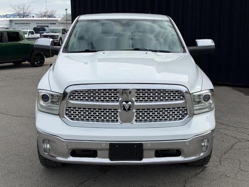 Bright White Clearcoat 2018 RAM 1500 Laramie