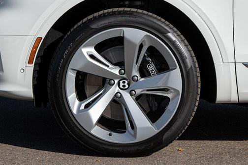 2025 Bentley Bentayga V8