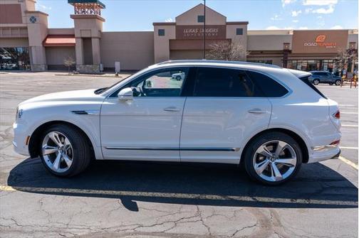 2025 Bentley Bentayga V8