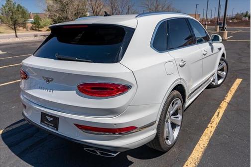 2025 Bentley Bentayga V8