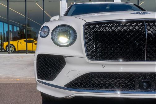 2025 Bentley Bentayga V8