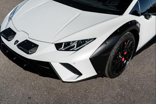 2024 Lamborghini Huracan Sterrato Base
