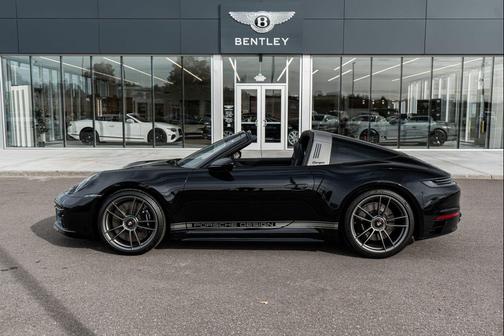 2022 Porsche 911 Targa