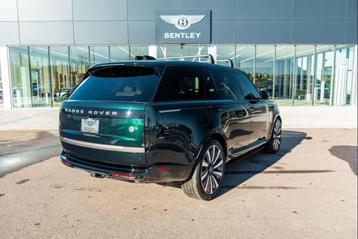 2025 Land Rover Range Rover P615 SV