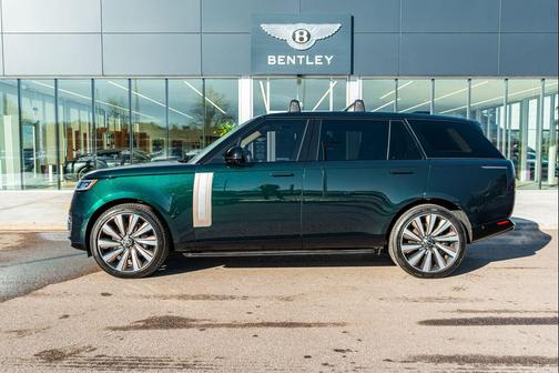 2025 Land Rover Range Rover P615 SV